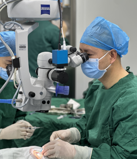 热烈祝贺宜昌华厦眼科医院胡学斌院长【晋升主任医师】职称!!