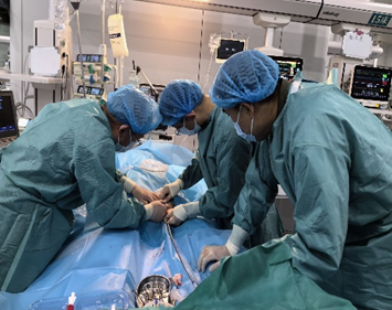 生死关头，ECMO 力挽狂澜！黔江中心医院重症医学科成功救治极危重「白肺」患者！