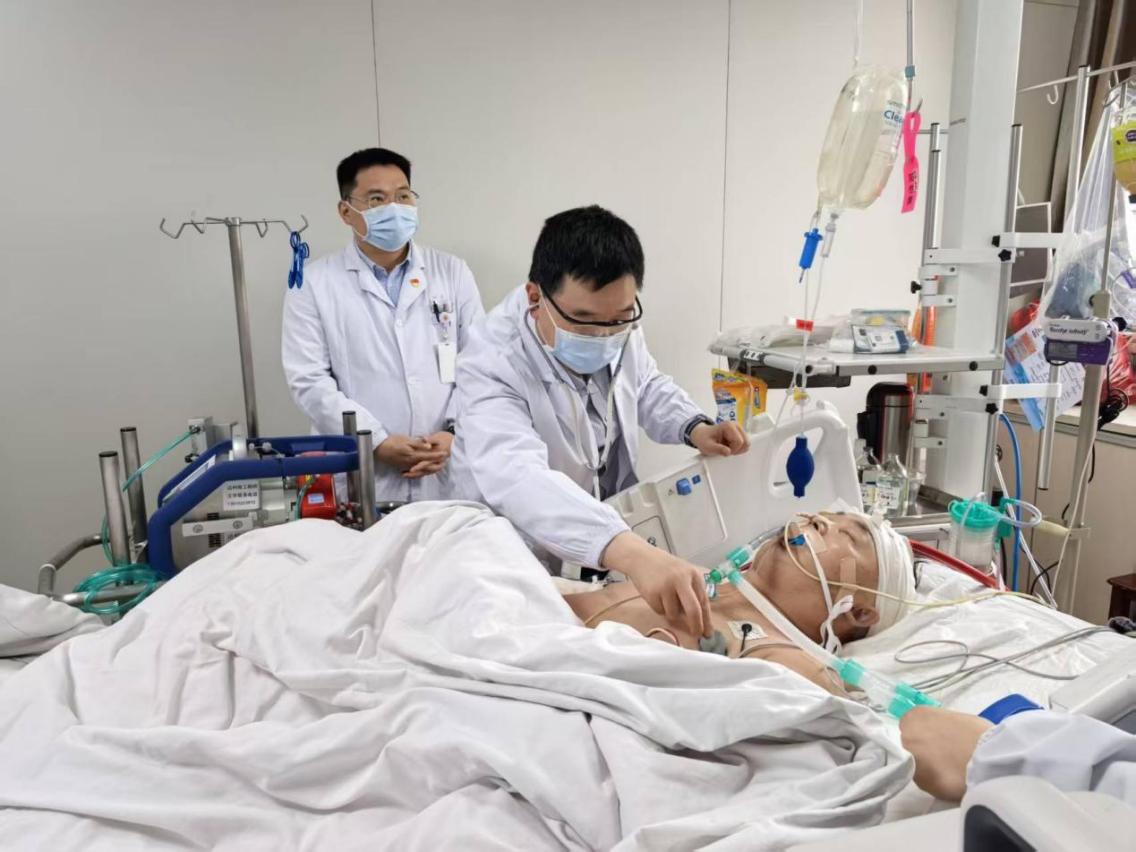 深化区域协作,共筑生命防线 ——南大二附院特邀浙大一院重症医学科蔡洪流教授指导危重症救治工作