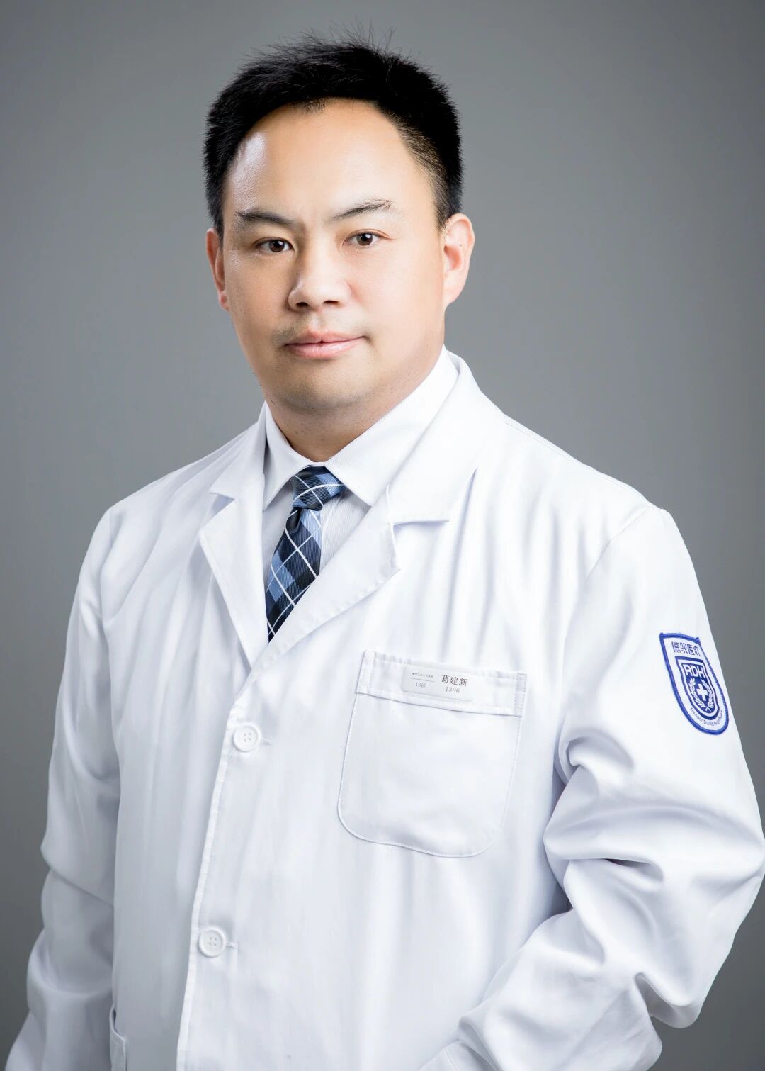 呕血两斤合并多症，内镜精准「缉凶」——南京江北医院成功救治复杂上消化道大出血患者