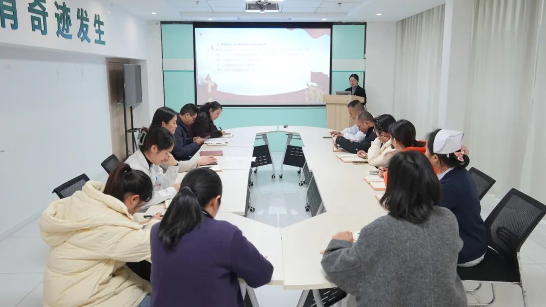 总结收官谋新篇 砥砺奋进新征程——医院 12 月主题党日活动顺利召开