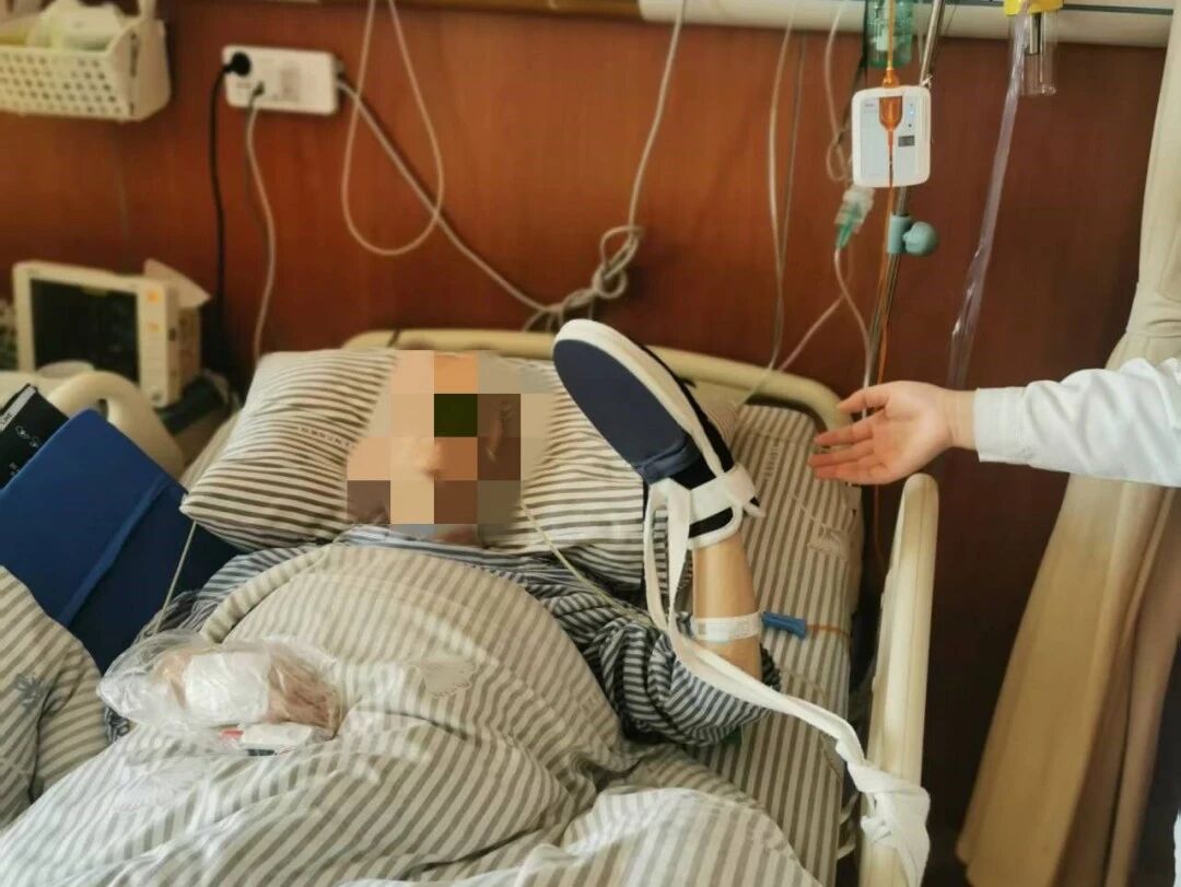 87 岁老人突发脑梗，上海天佑医院多学科联合「黄金时间」内成功取栓