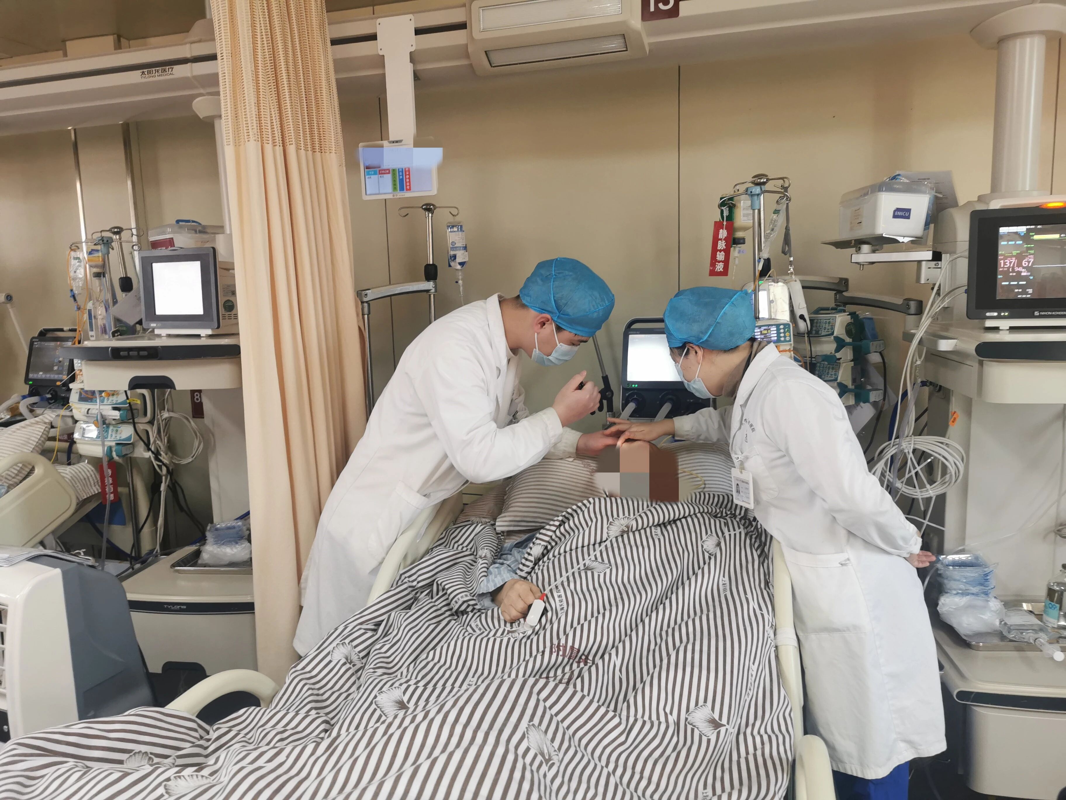 87 岁老人突发脑梗，上海天佑医院多学科联合「黄金时间」内成功取栓