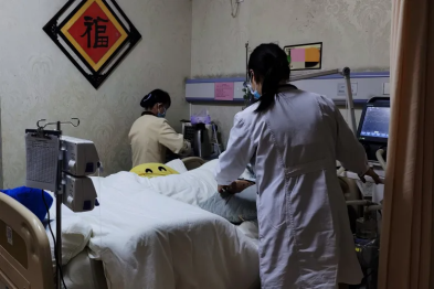 今晚，谁在守护你的父母？