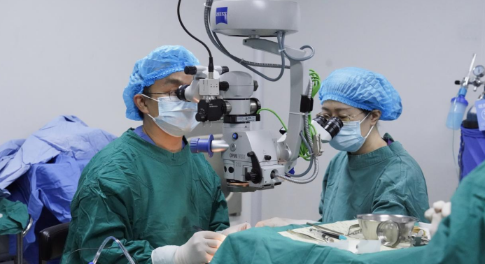 独眼男子遭遇复杂性视网膜脱离,险些双目失明!