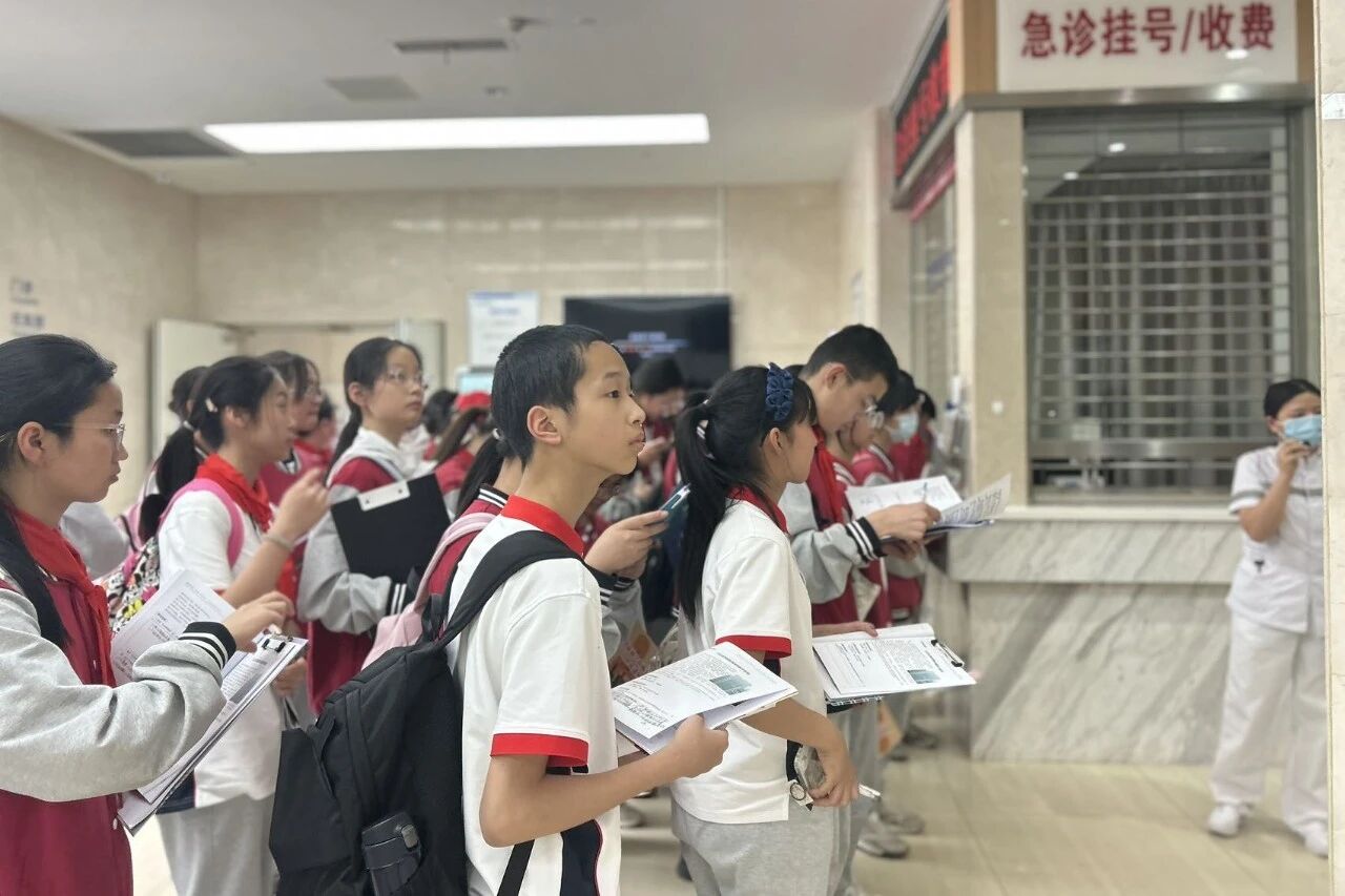 2025 新华公益纪实：以温暖之名，守护一座城的健康脉搏