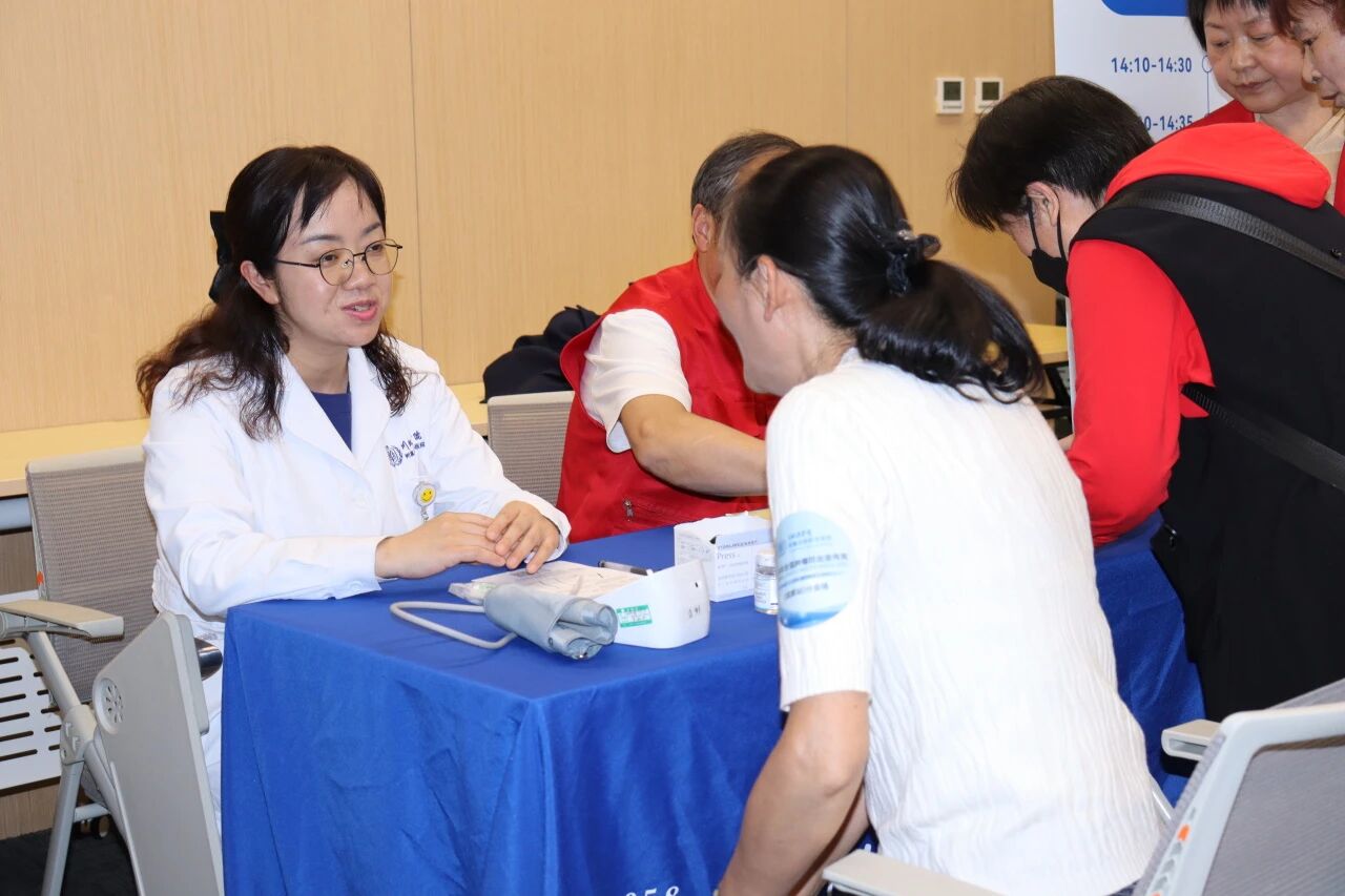 2025 新华公益纪实：以温暖之名，守护一座城的健康脉搏