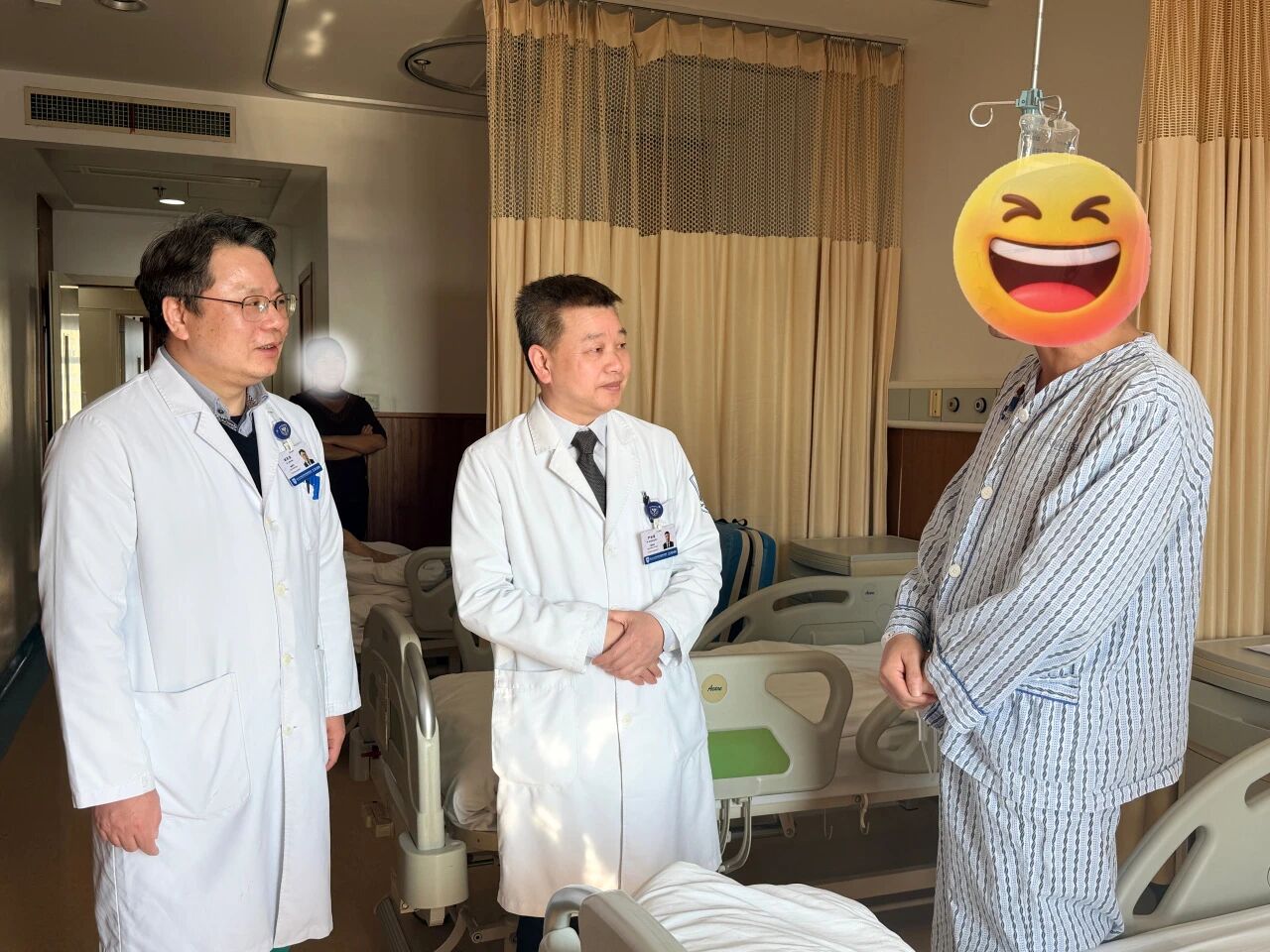 肚皮里藏了「两个拳头大小」的肿瘤！四大学科联手拆「弹」