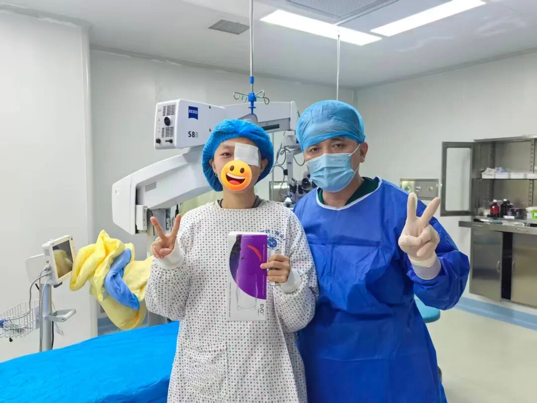 全国首批!杭州华厦眼科黄旭院长成功实施 ICL(V5) 晶体植入术!