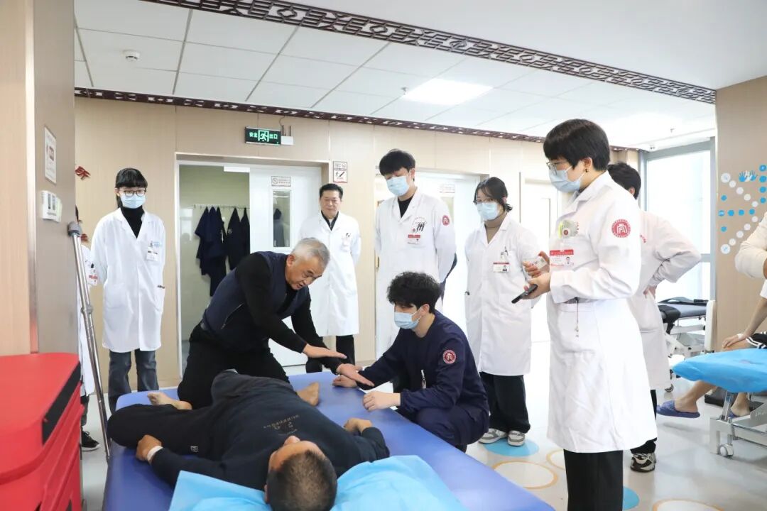 台湾知名康复专家叶恩教授莅临武汉中西医结合骨科医院参观交流 共探运动康复新路径