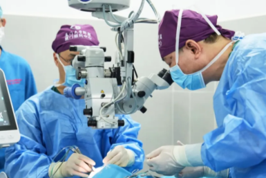 87 岁黄奶奶重获清晰视界！南宁华厦赵华平副院长以"毫米级手术"点亮暮年光明