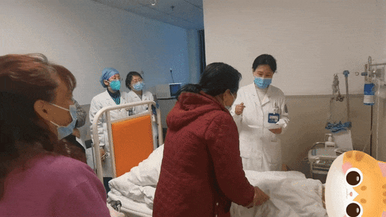 揪心！重症肌无力女孩遭遇肺炎突袭，儿科医护倾力护航渡险关