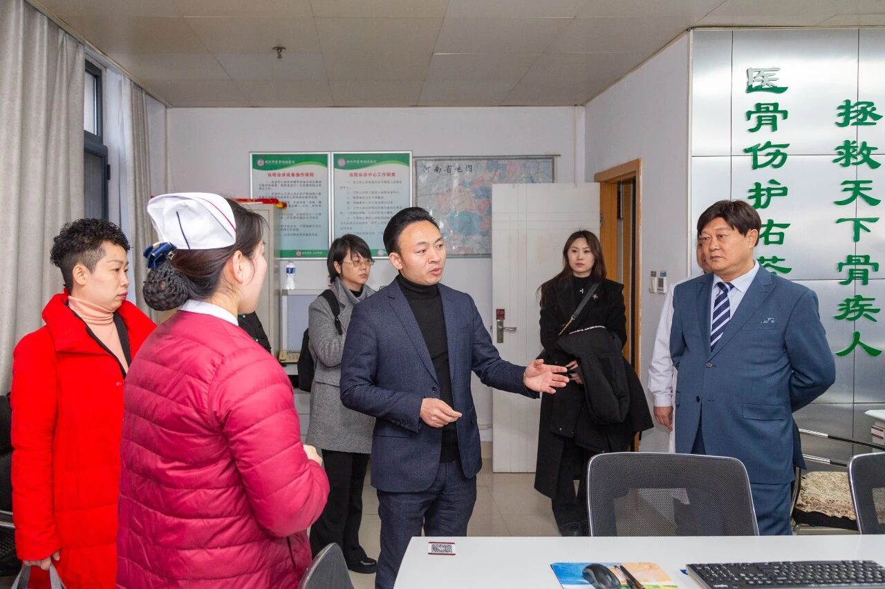 「镜头里的医者温度」 | 天才天之源团队赋能郑州中医骨伤病医院短视频创作，解锁健康传播新技能！