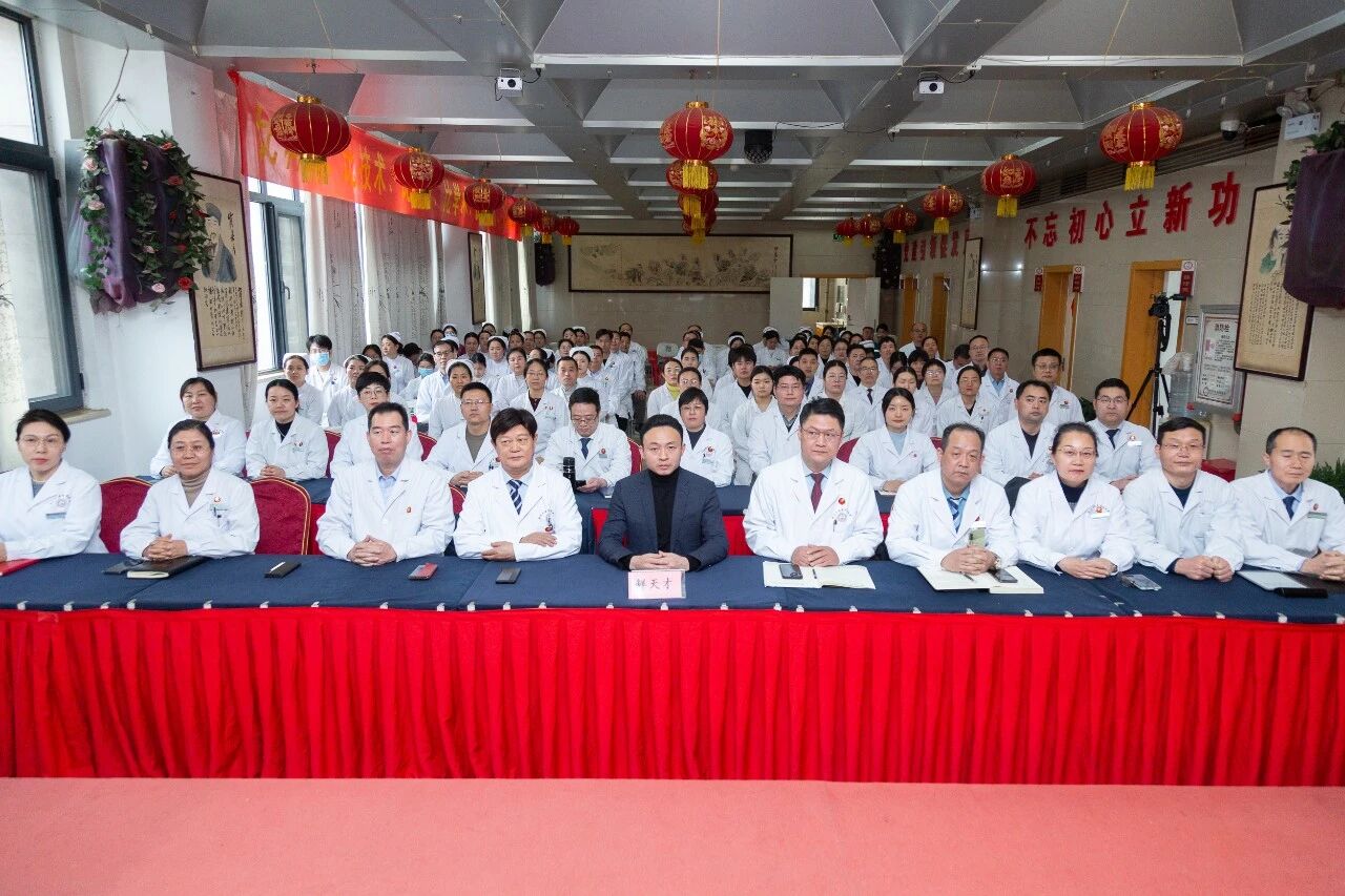 「镜头里的医者温度」 | 天才天之源团队赋能郑州中医骨伤病医院短视频创作，解锁健康传播新技能！