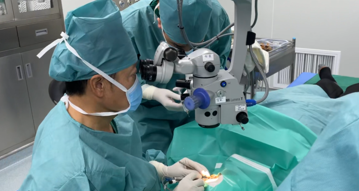 海外华侨夫妇在北京华厦民众眼科医院重获清晰「视」界