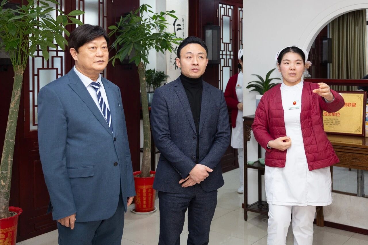 「镜头里的医者温度」 | 天才天之源团队赋能郑州中医骨伤病医院短视频创作，解锁健康传播新技能！