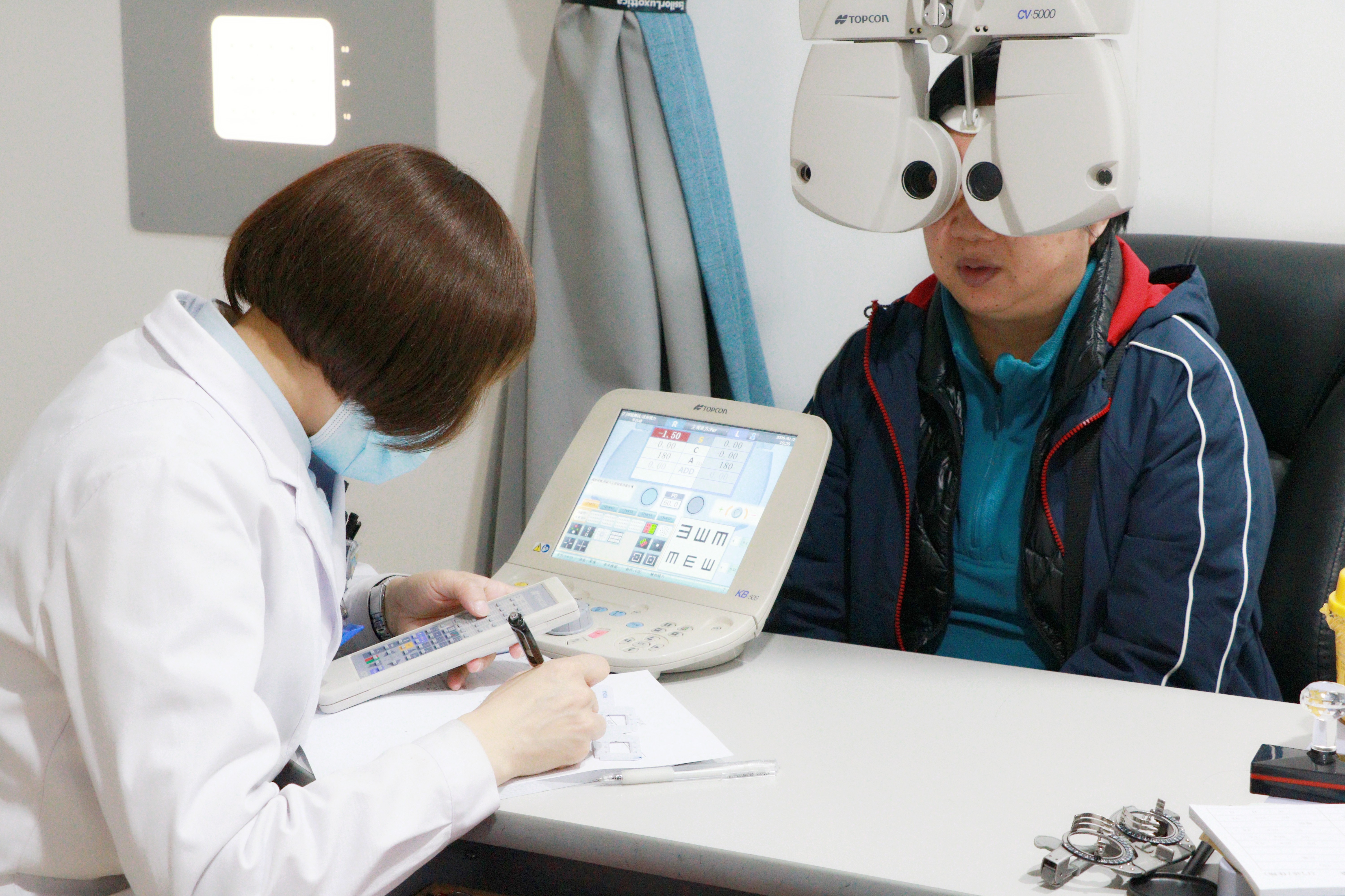 海外华侨夫妇在北京华厦民众眼科医院重获清晰「视」界