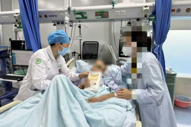 百岁奶奶在 ICU 度过了一个特殊的生日