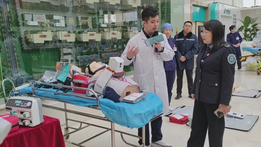 关爱生命 「救」在身边|燕达医院举办「国家急救日」倡议活动暨 120 急救科普大课堂公益活动