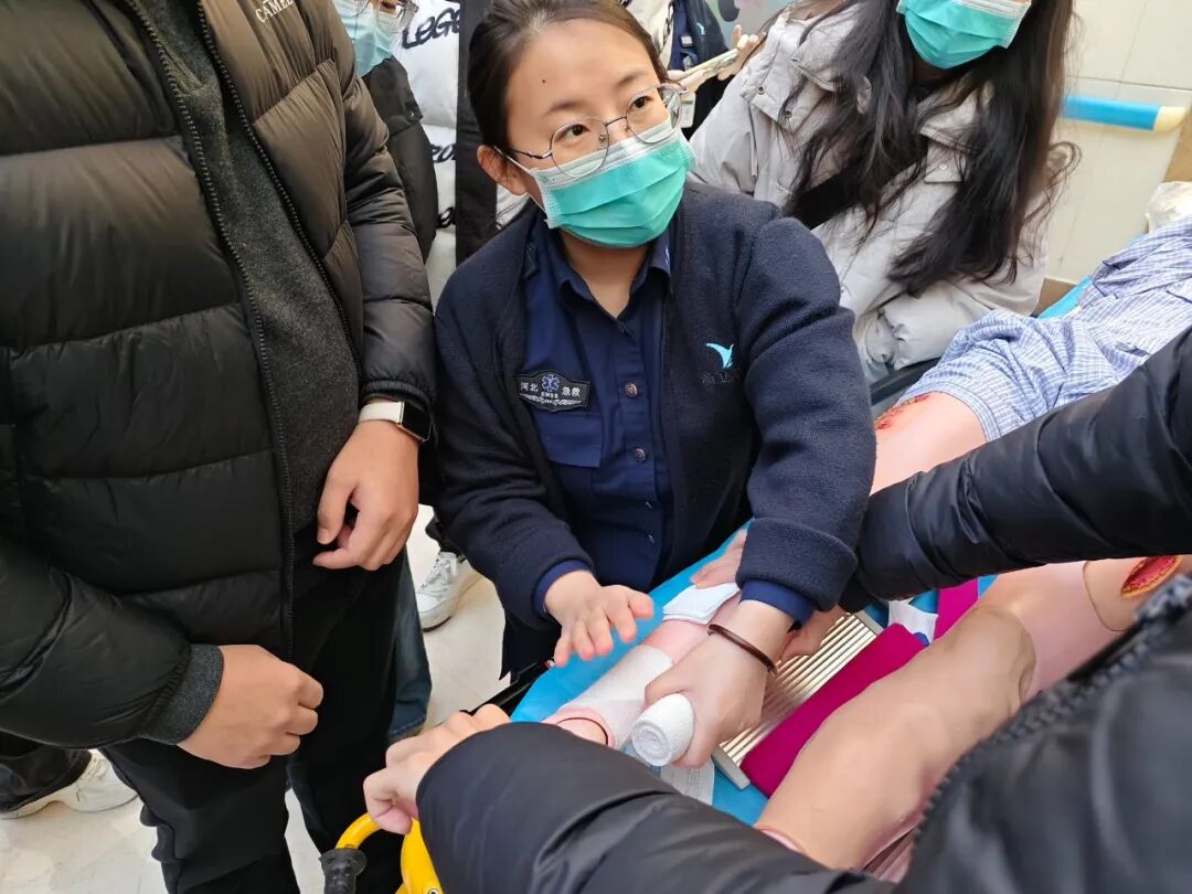 关爱生命 「救」在身边|燕达医院举办「国家急救日」倡议活动暨 120 急救科普大课堂公益活动