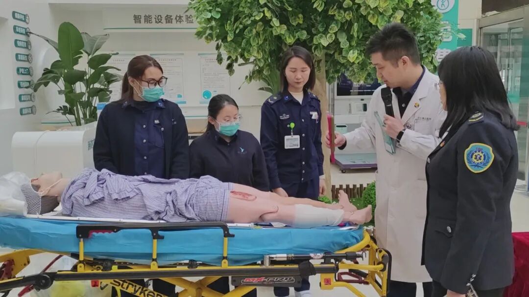 关爱生命 「救」在身边|燕达医院举办「国家急救日」倡议活动暨 120 急救科普大课堂公益活动