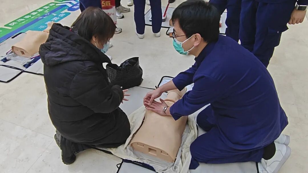 关爱生命 「救」在身边|燕达医院举办「国家急救日」倡议活动暨 120 急救科普大课堂公益活动