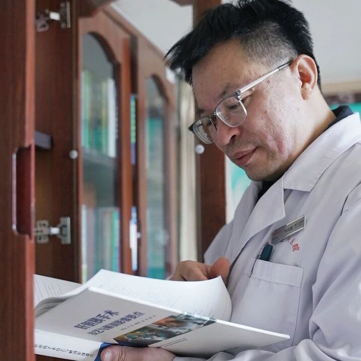 手术台上的「李一刀」，为何献「书海」？