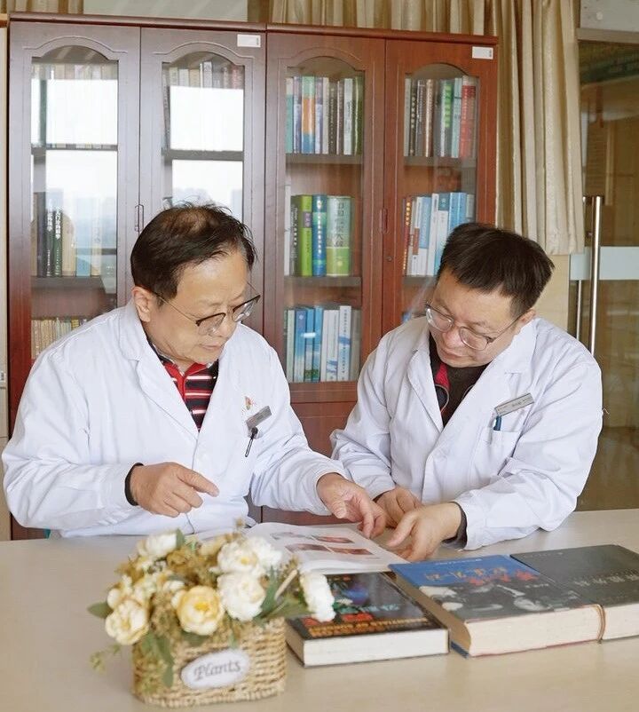 手术台上的「李一刀」，为何献「书海」？