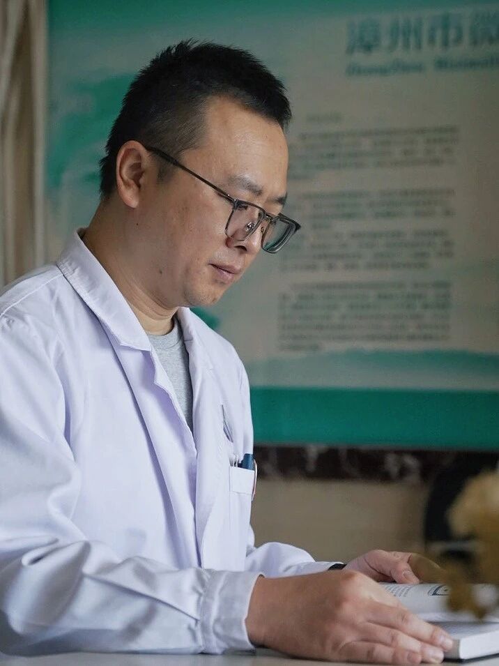 手术台上的「李一刀」，为何献「书海」？