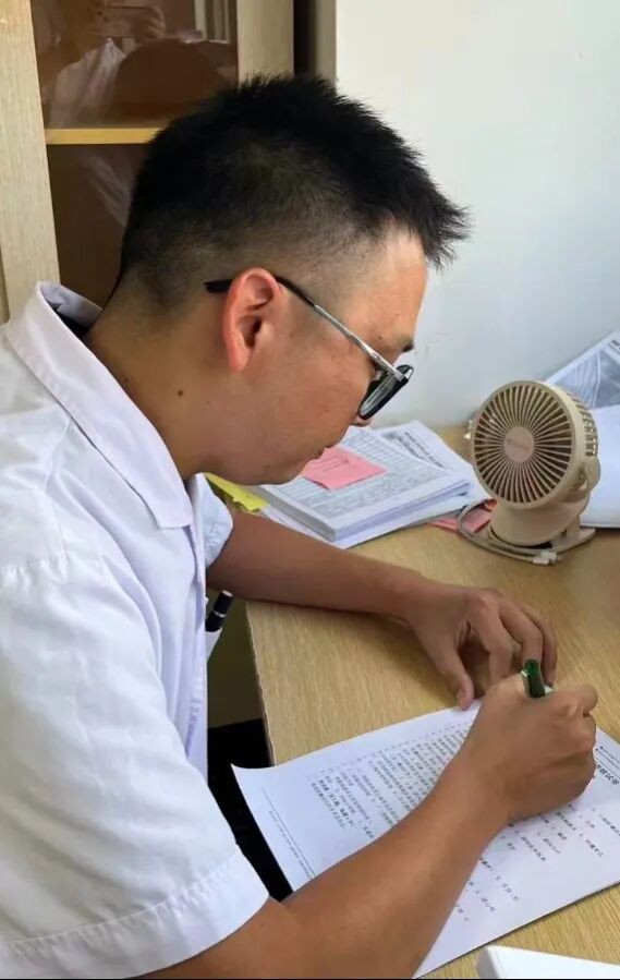 手术台上的「李一刀」，为何献「书海」？