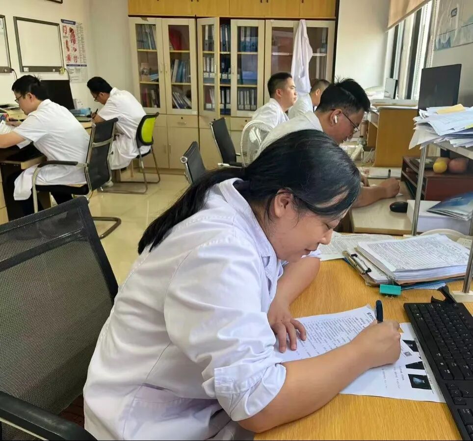 手术台上的「李一刀」，为何献「书海」？