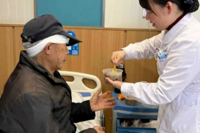 粥暖腊八 · 视享安康 | 宜昌华厦眼科医院腊八病房关怀活动暖心启幕！