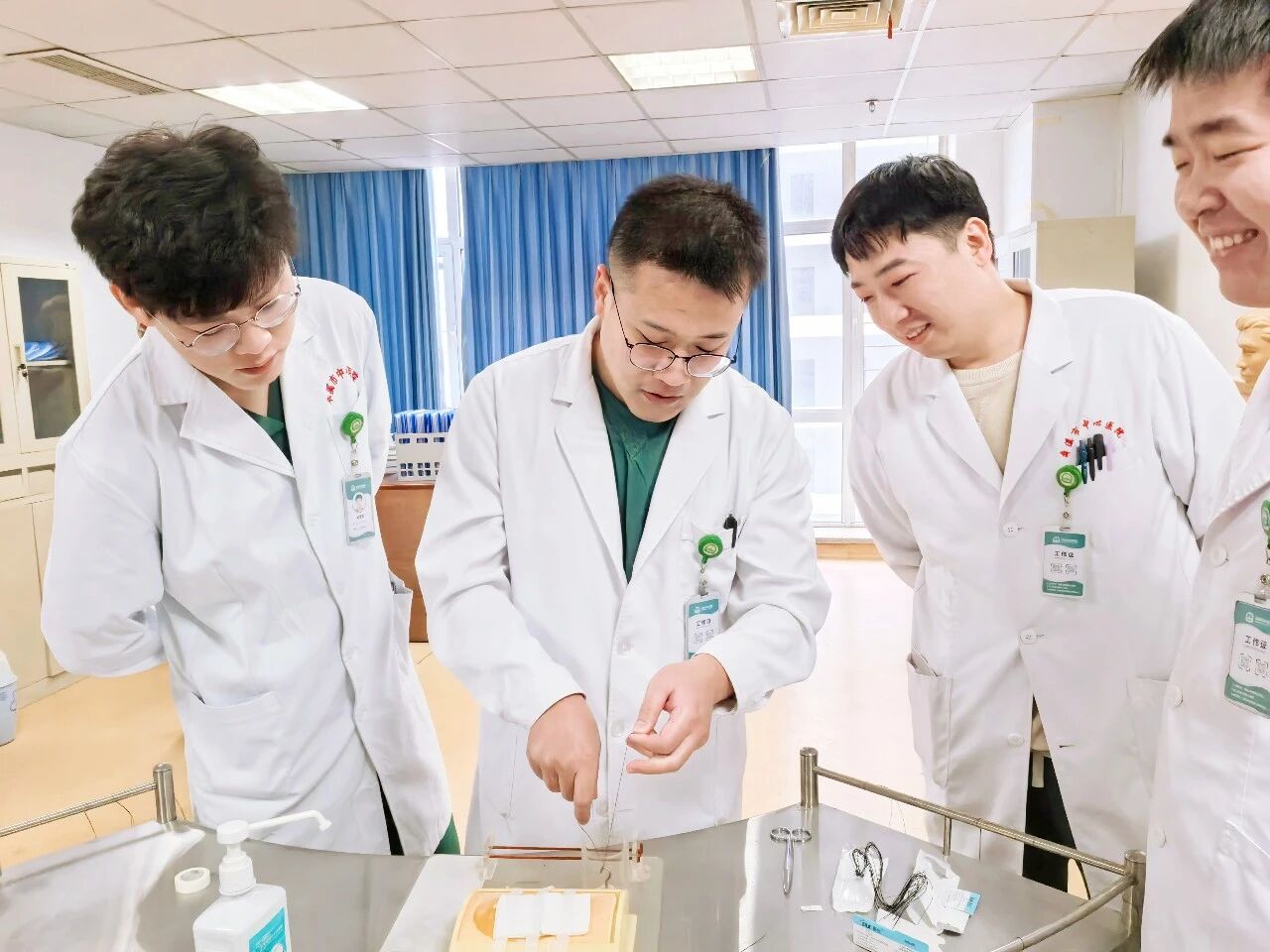 本溪市中心医院外科住培基地首届住院医师打结技能大赛圆满落幕