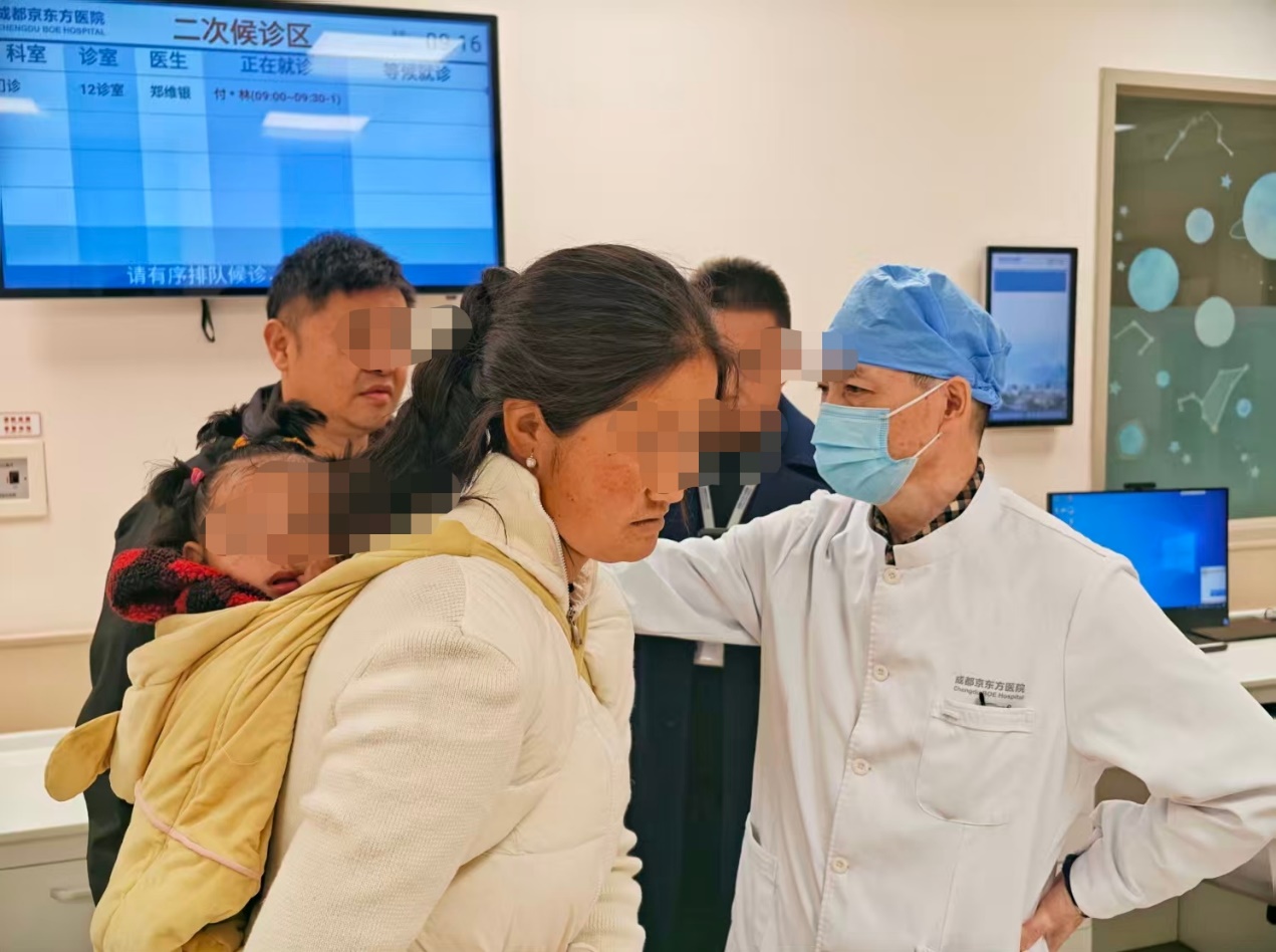 雪山上的「小缺鼻」：跨越千里的爱心，为她拾回童年