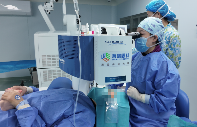 老人白内障手术后视物模糊 武汉普瑞眼科多学科会诊解决屈光意外