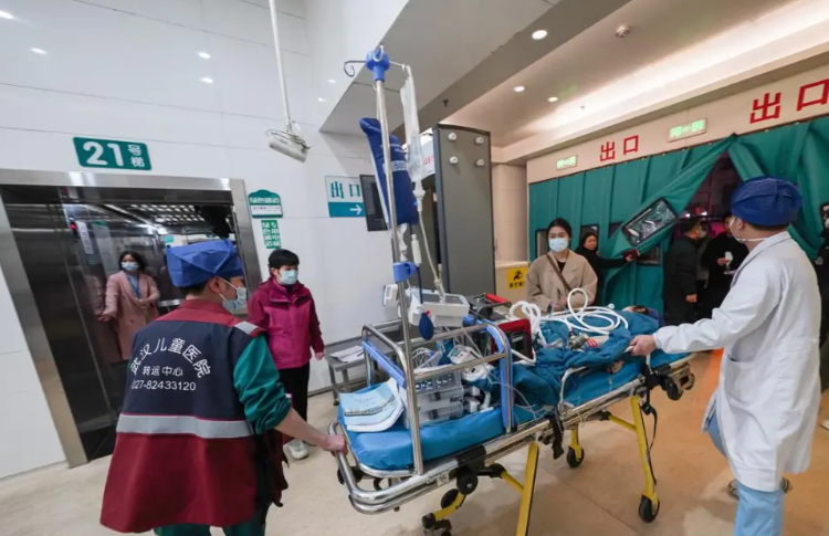 「暴心」突袭，孩子心脏濒临崩溃！他们奔波 400 公里救娃