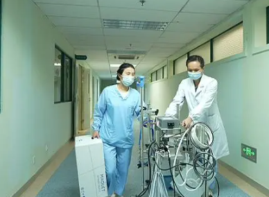 「暴心」突袭，孩子心脏濒临崩溃！他们奔波 400 公里救娃