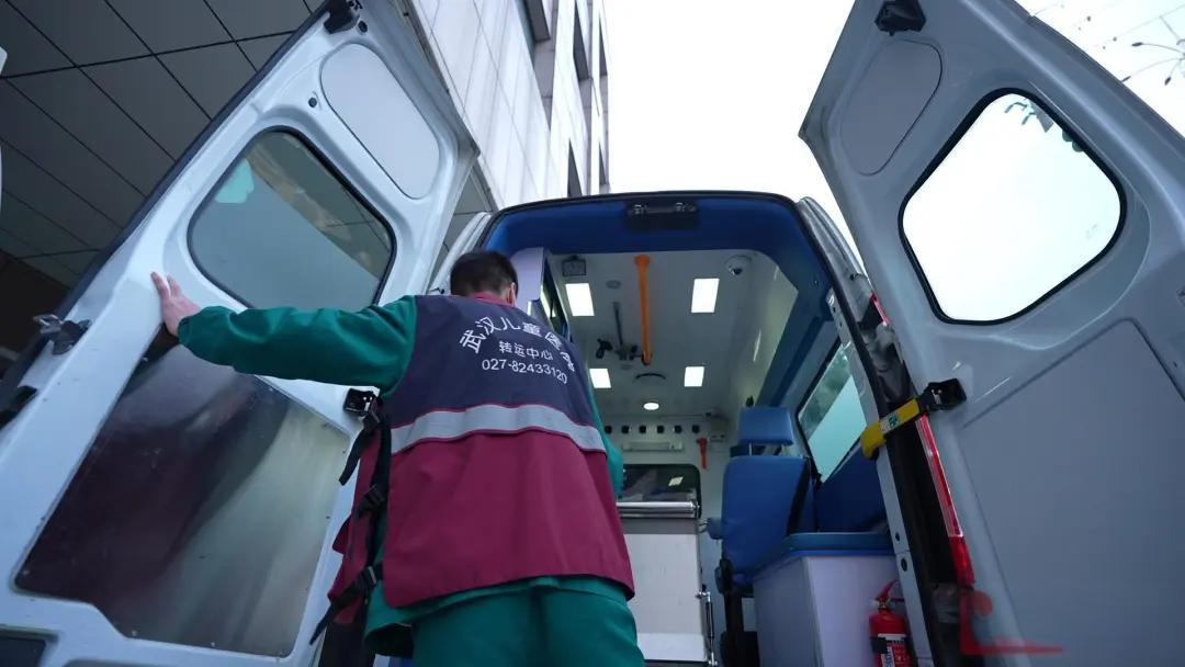 「暴心」突袭，孩子心脏濒临崩溃！他们奔波 400 公里救娃