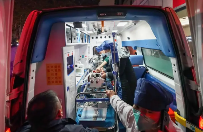 「暴心」突袭，孩子心脏濒临崩溃！他们奔波 400 公里救娃