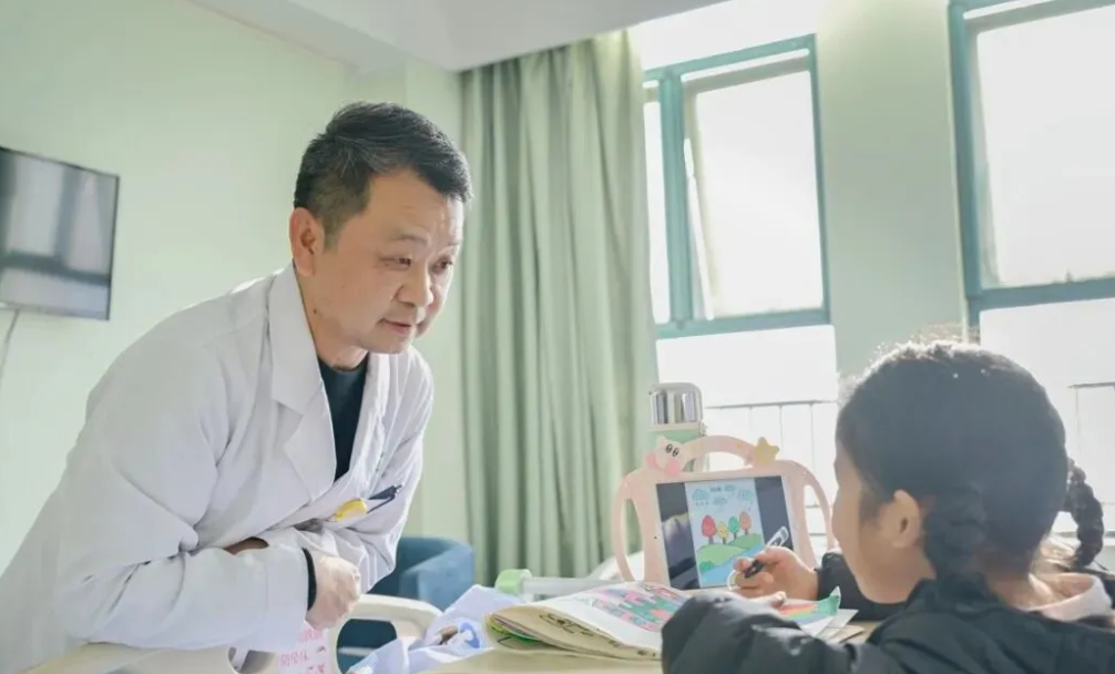 「暴心」突袭，孩子心脏濒临崩溃！他们奔波 400 公里救娃