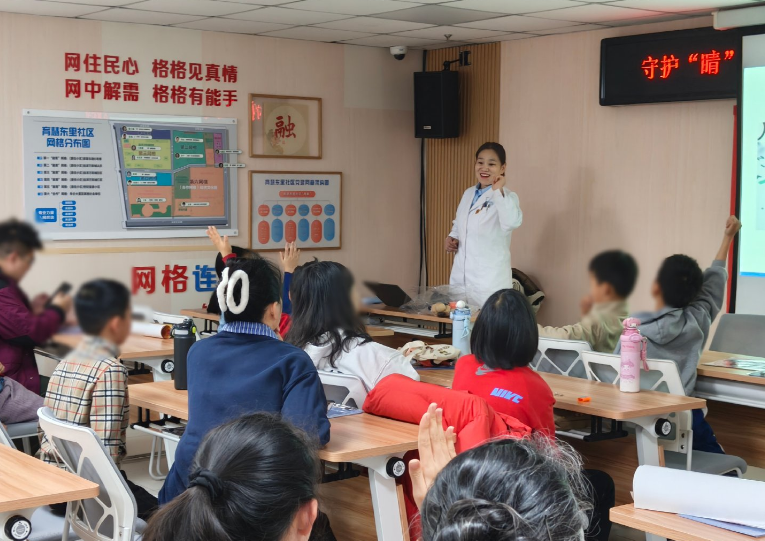 寒假近视防控 守护「睛」彩未来｜北京华厦民众眼科医院走进社区开展青少年近视防控公益活动