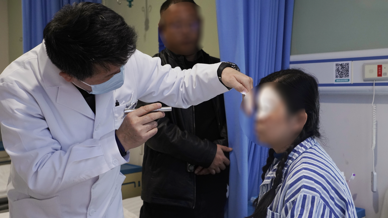 多发性硬化突袭视神经，超高度近视+斜视双重夹击，联合手术力挽危局！