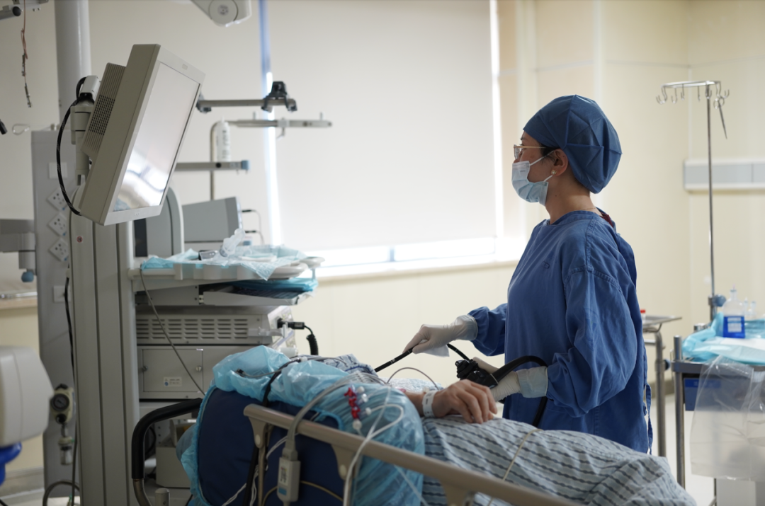 「玻璃球」、钉子都敢吞?误吞异物别拖延!超 24 小时,并发症风险直接翻倍