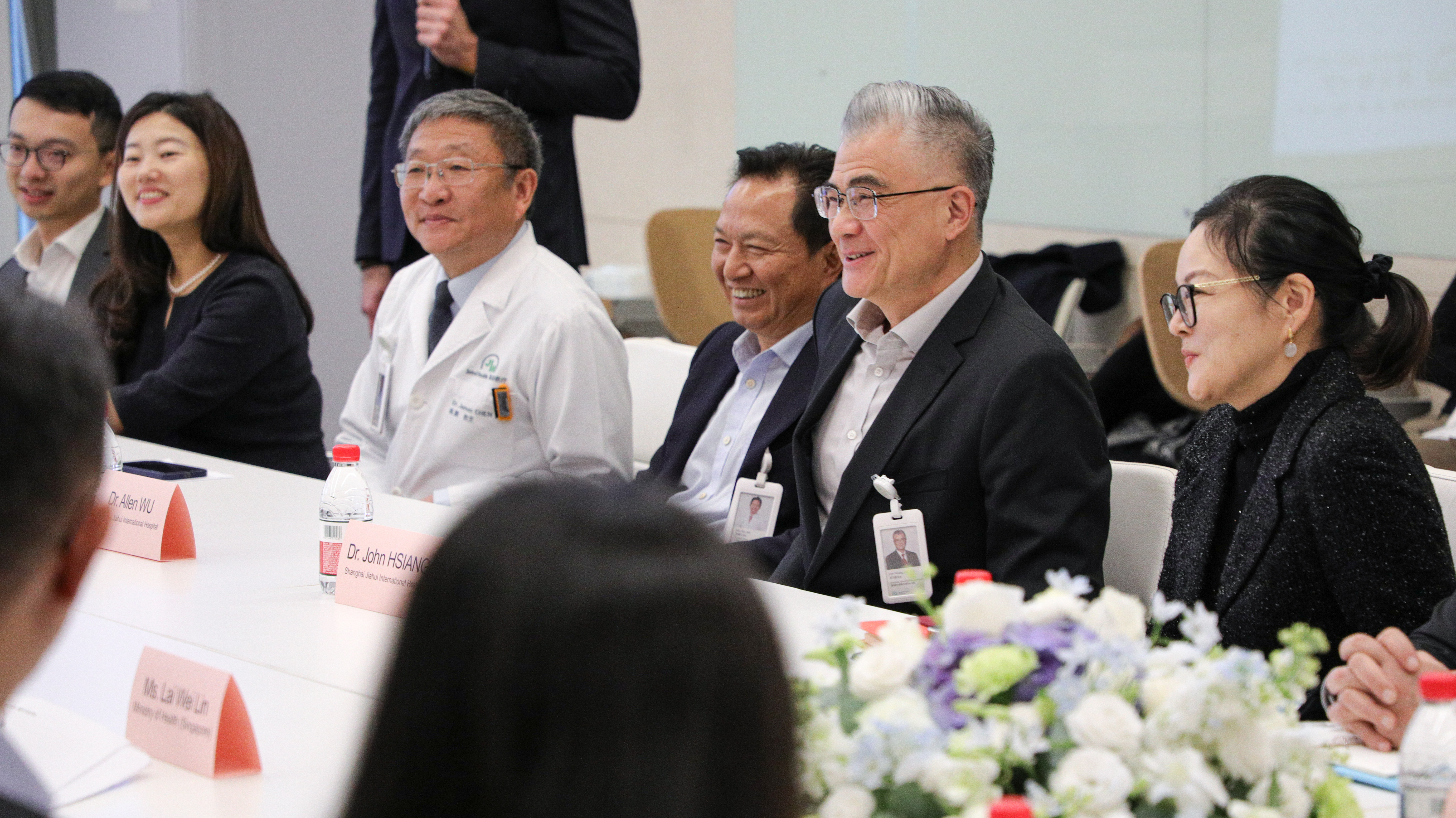 新加坡高级别代表团参访嘉会医疗 共探数字医疗与 AI 临床应用领域