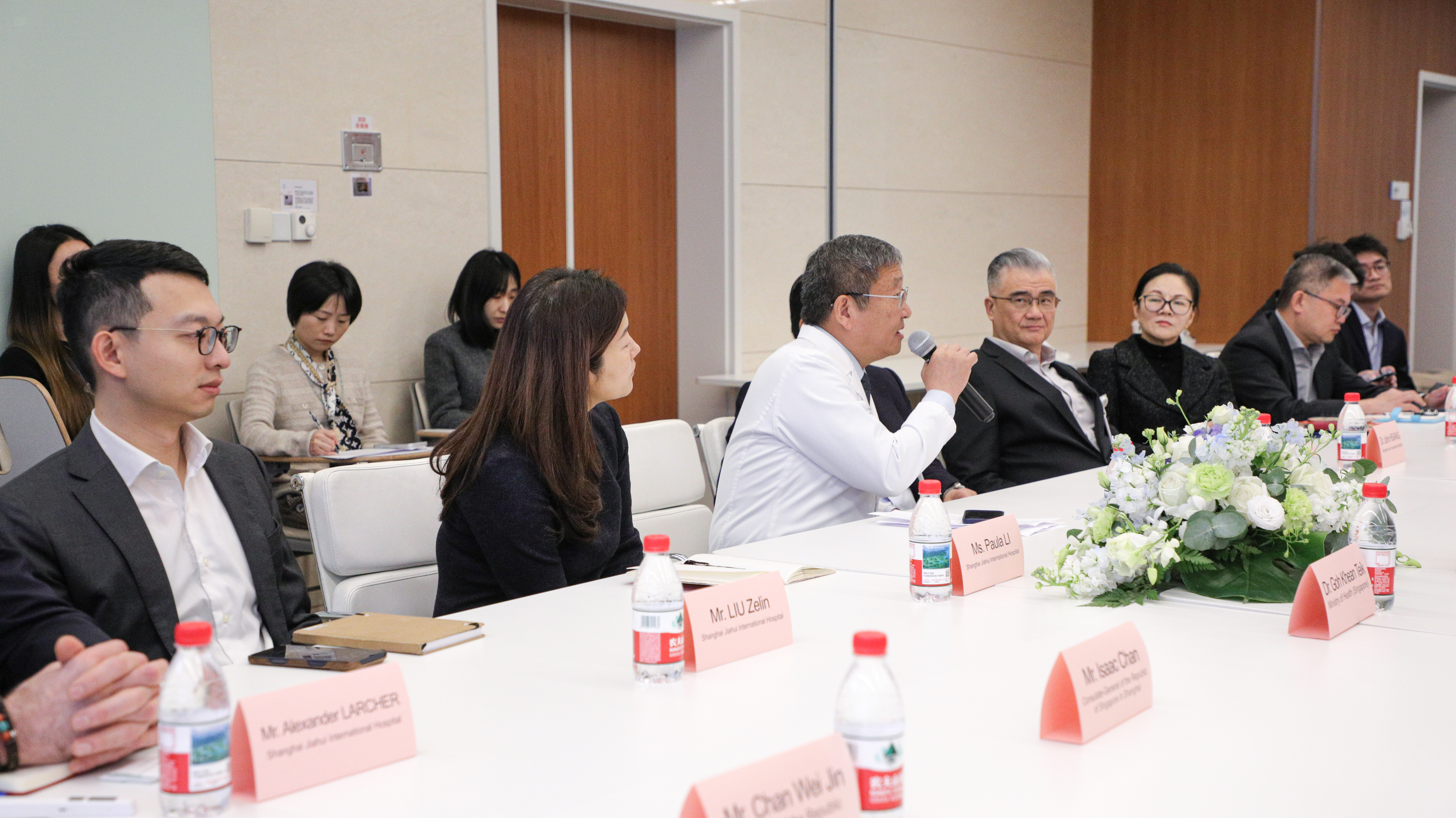 新加坡高级别代表团参访嘉会医疗 共探数字医疗与 AI 临床应用领域