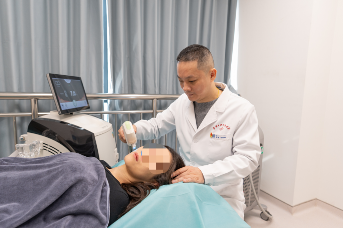 地铁口直通诊室！院内免费摆渡！  武大中南医院破解就诊最后百米难题