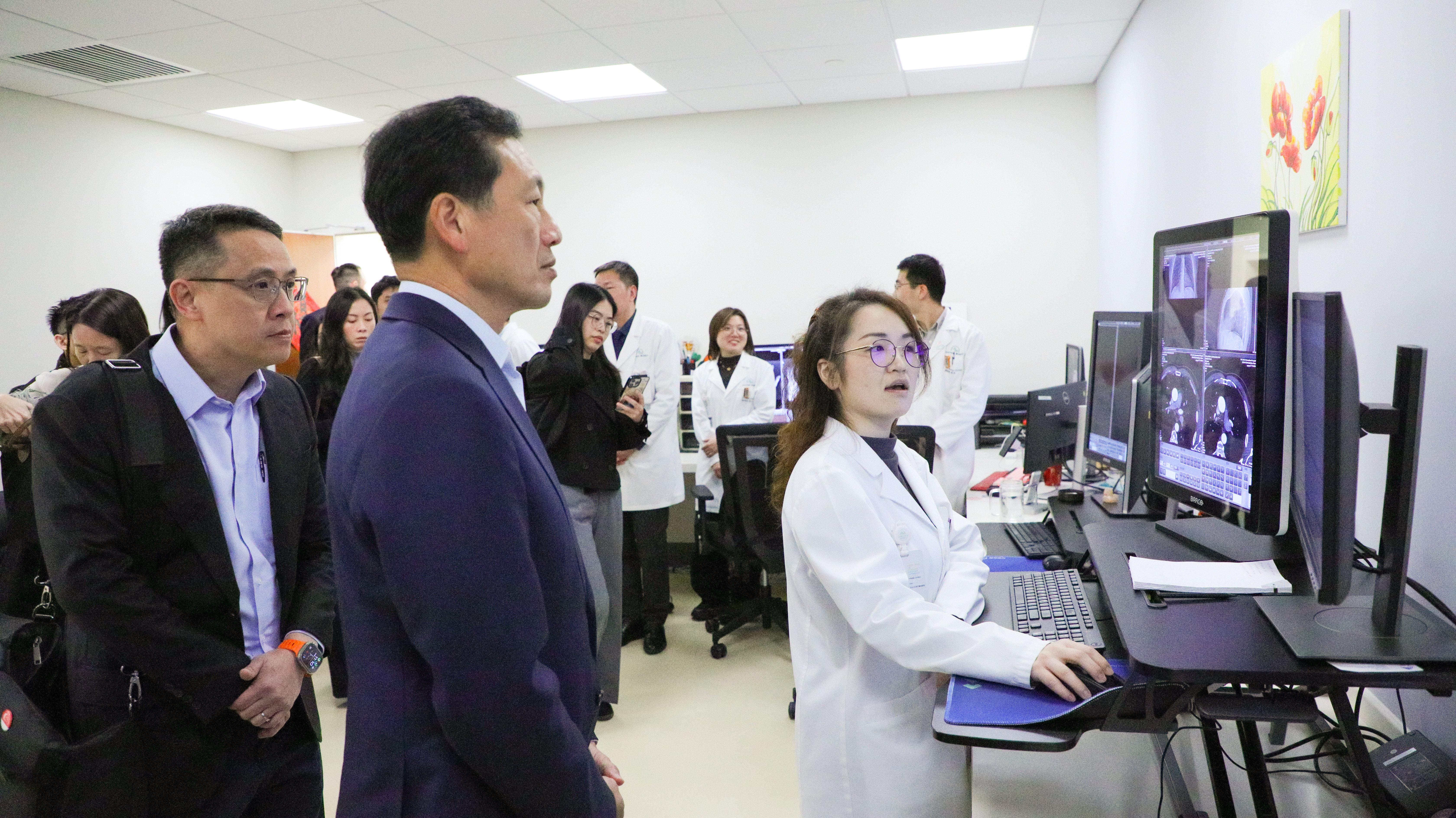 新加坡高级别代表团参访嘉会医疗 共探数字医疗与 AI 临床应用领域