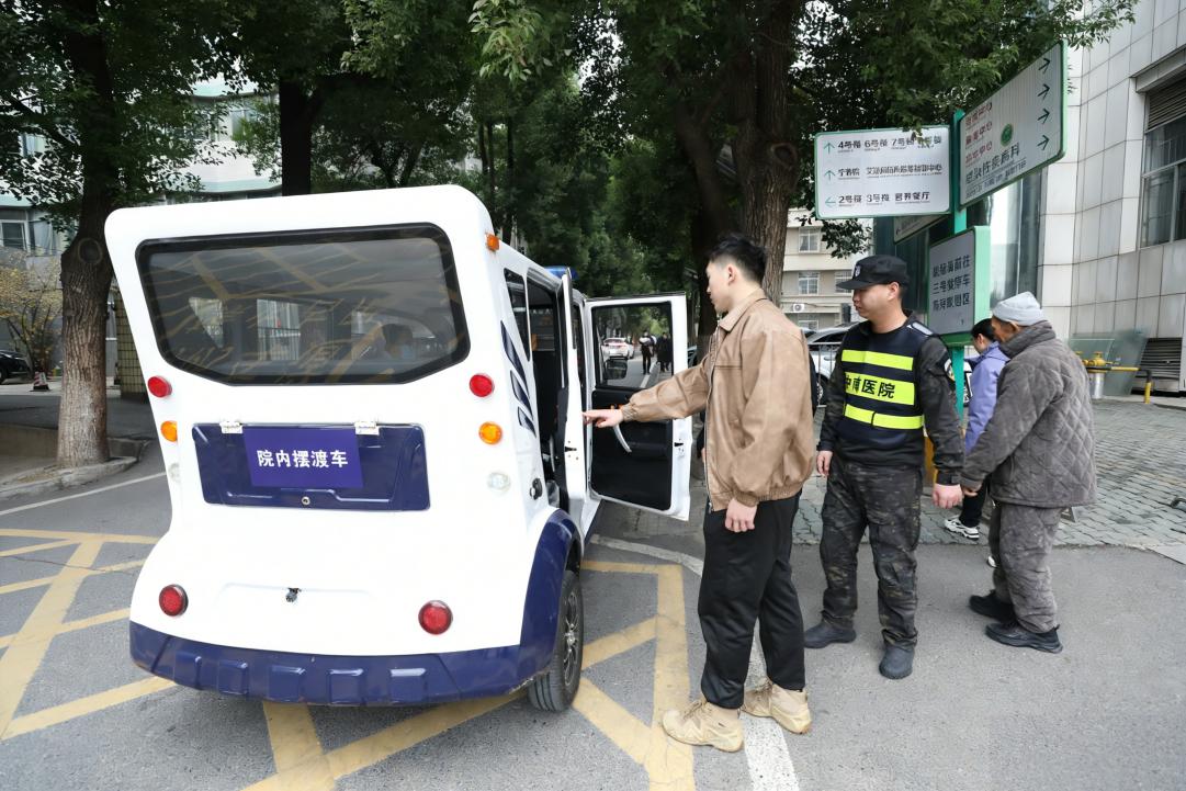 地铁口直通诊室！院内免费摆渡！  武大中南医院破解就诊最后百米难题