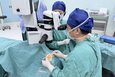 「在鸡蛋内膜上剥蛋壳」！  南方科技大学医院成功开展深板层角膜移植术