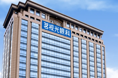 北京茗视光眼科周跃华教授为征兵入伍青年实施新全飞秒 Smile Pro 手术和薄瓣飞秒激光手术 3 例